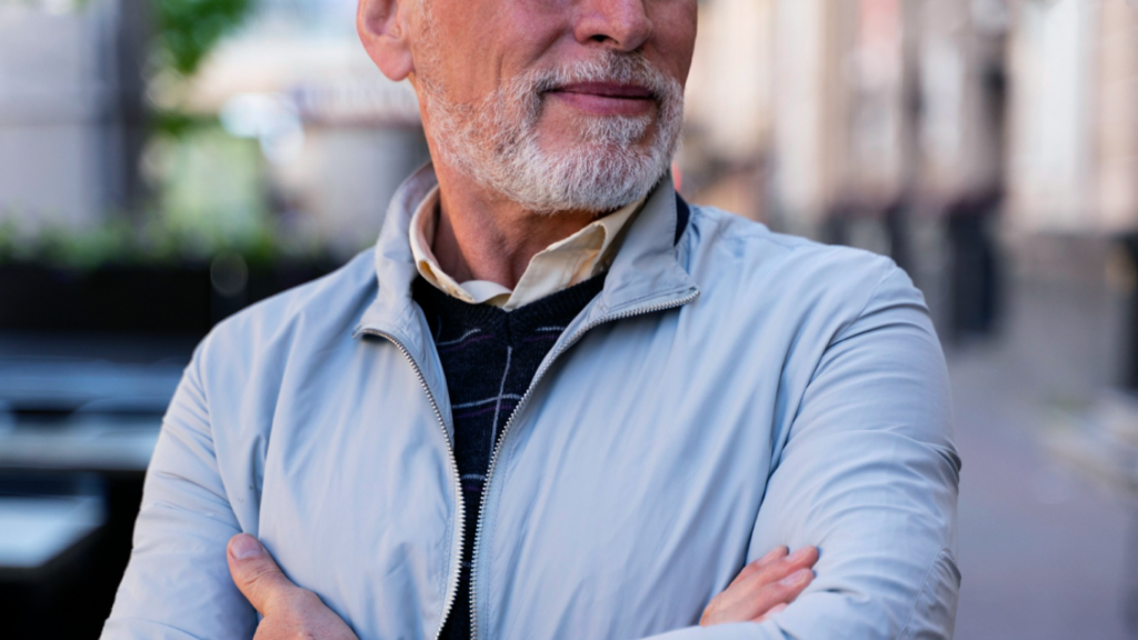 Homem que recuperou a confiança com a prótese peniana